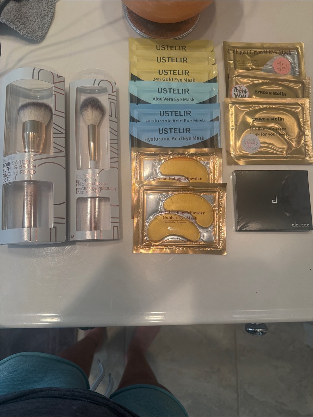 Flower Makeup Brush Duo with Gold Eye Masks and Doucce On The Go Palette